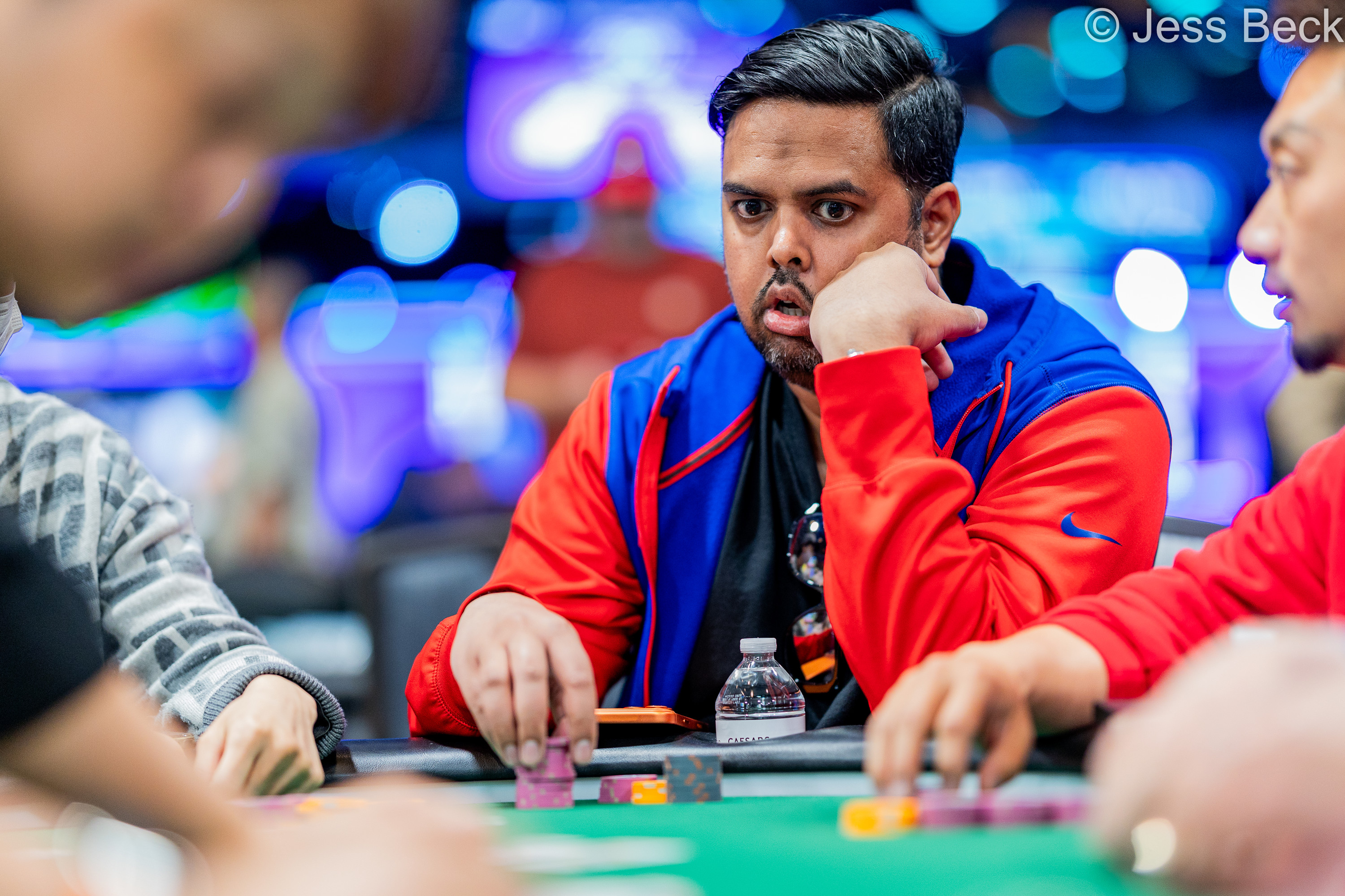 WSOP 主赛事泡沫期上演“清一色”VS“葫芦”的世纪对决 - 大发娱乐入口