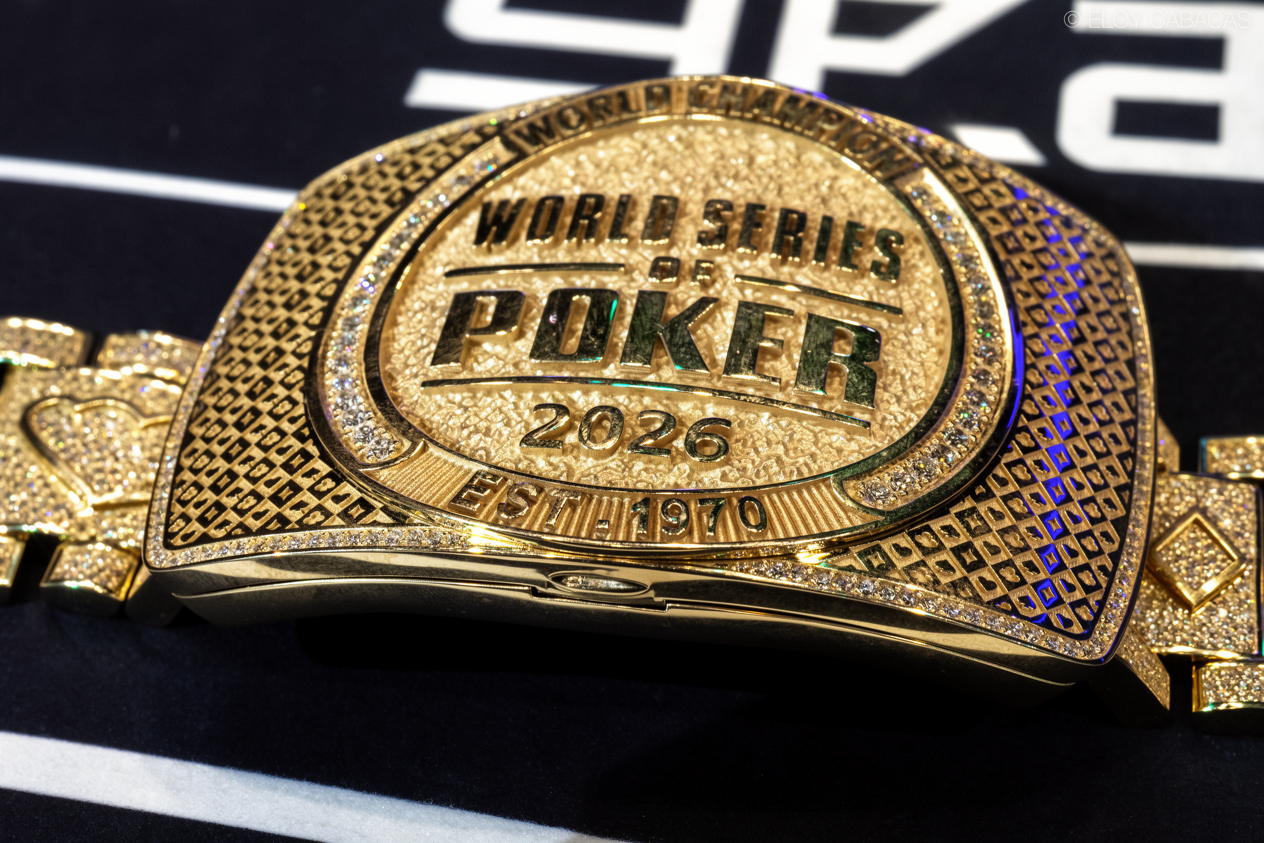 WSOP 主赛事首日淘汰战：六高底牌玩家豪赌全军覆没的心理博弈解析 - 大发官方网站